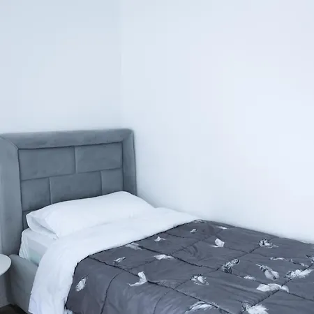 Family Апартаменты Тирана